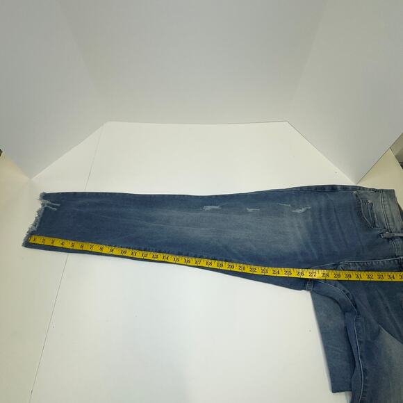 Nicole Miller New York - Women’s High-Rise Distressed Ankle Jeans - Size 8 - Picture 5 of 9